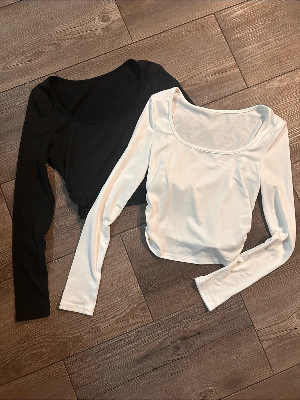 Women’s Long Sleeve Scoop Neck Crop Top - Black & White